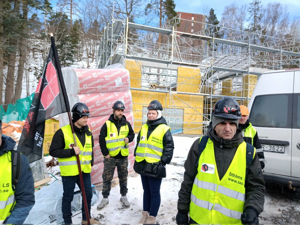 Fotografi från blockaden av JP Larsson AB i Danderyd, 2023-03-31. 
Foto: Solidariska Byggare